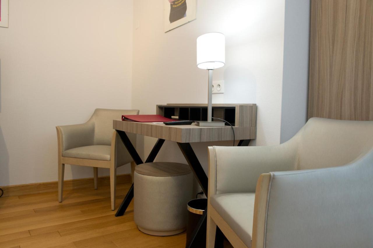 Hotel Restaurant Des Remparts 쇼몽 외부 사진