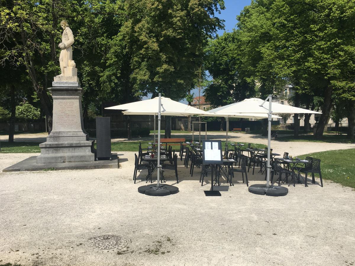 Hotel Restaurant Des Remparts 쇼몽 외부 사진